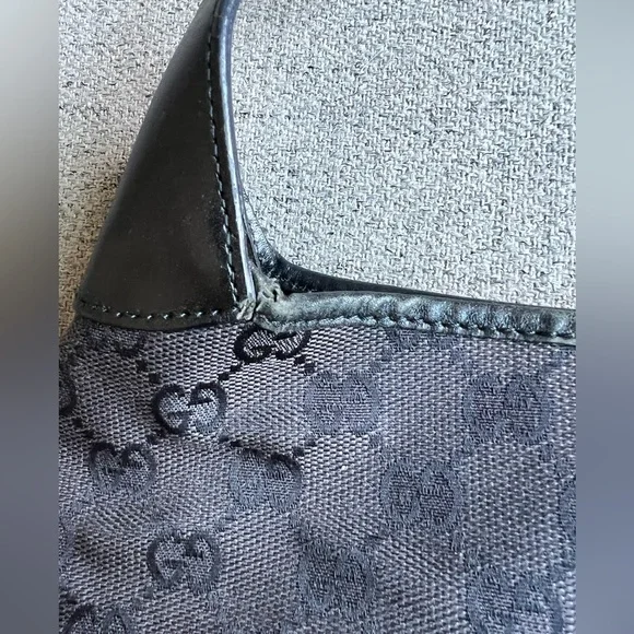 Gucci Jackie monogram with chain strap